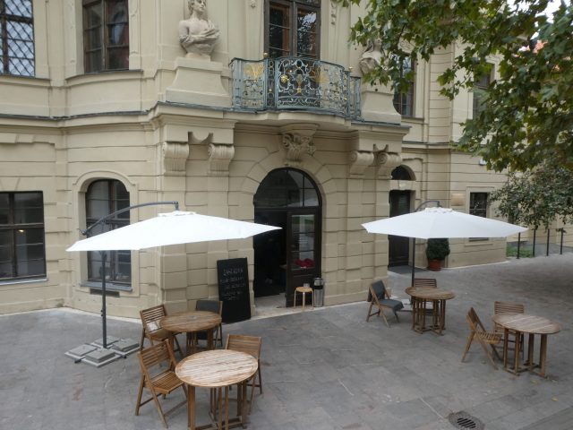 https://www.ablado.cz/wp-content/uploads/2021/12/Kavarna-Praha-mensi-640x480.jpg